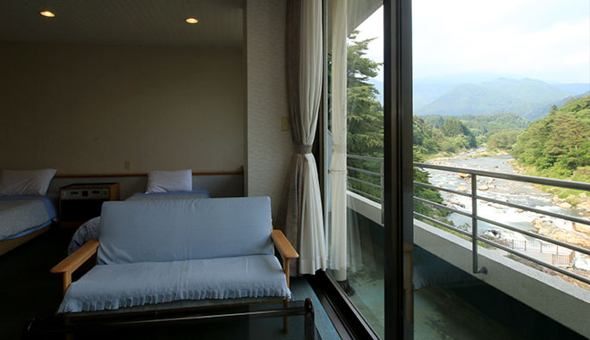 トリプル和洋室